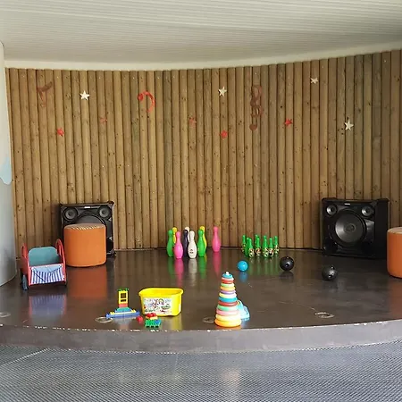 Azuri Apartment With Beach, Pools, Gym, Golf, Shops, Restaurants, Spa, Boat Activities, Tennis &Paddle Court, Kids Corner Roches Noires Exterior photo
