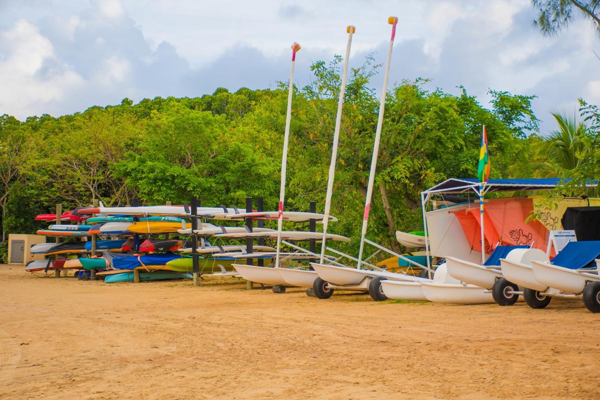 Azuri With Beach, Pools, Gym, Golf, Shops, Restaurants, Spa, Boat Activities, Tennis &paddle Court, Kids Corner *