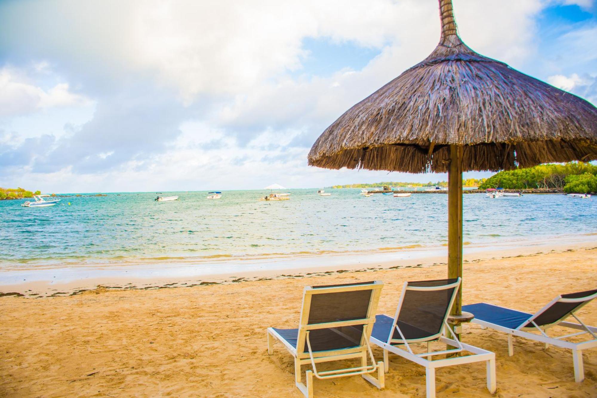 Azuri With Beach, Pools, Gym, Golf, Shops, Restaurants, Spa, Boat Activities, Tennis &paddle Court, Kids Corner Roches Noires