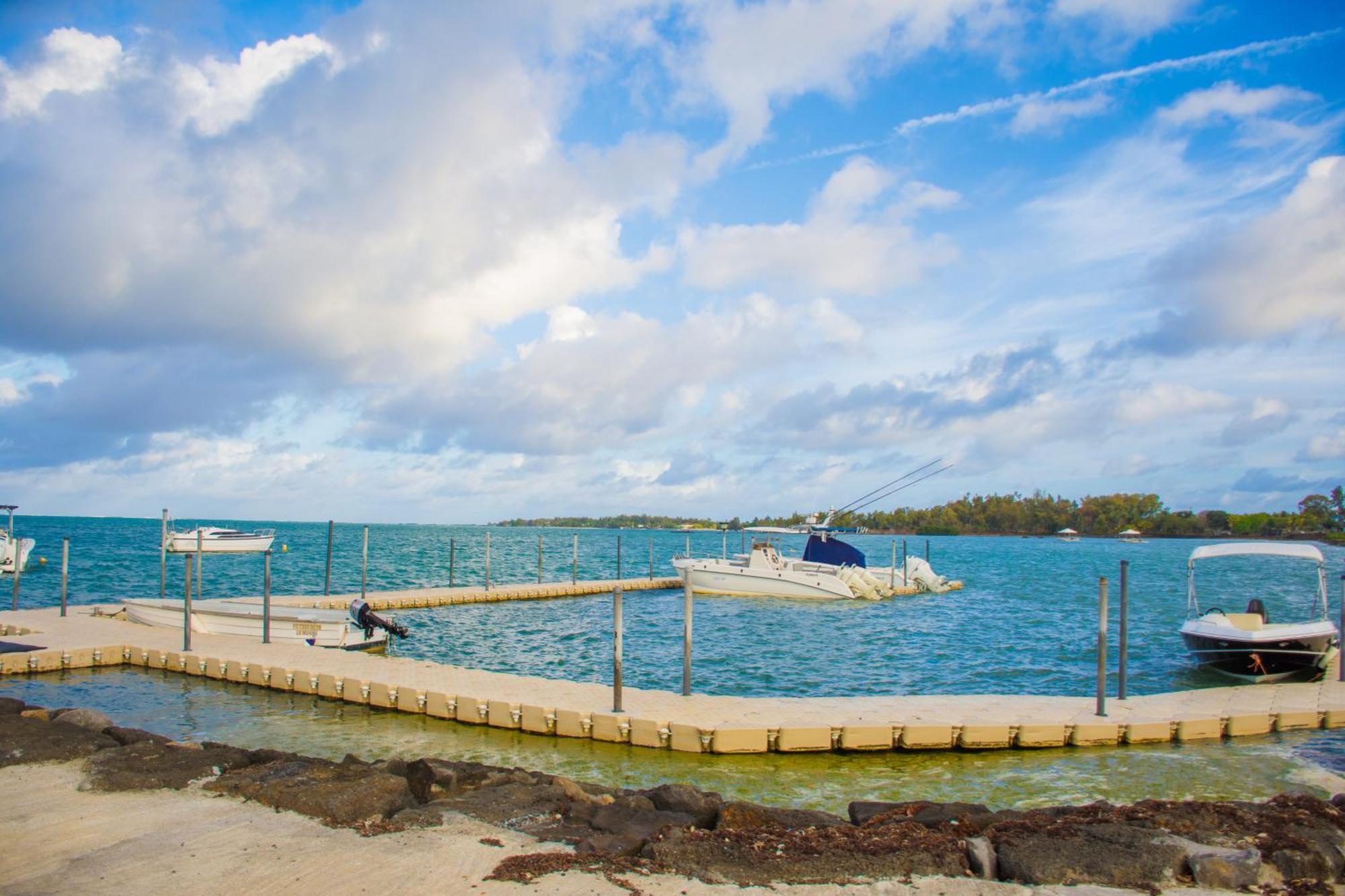 Azuri With Beach, Pools, Gym, Golf, Shops, Restaurants, Spa, Boat Activities, Tennis &paddle Court, Kids Corner