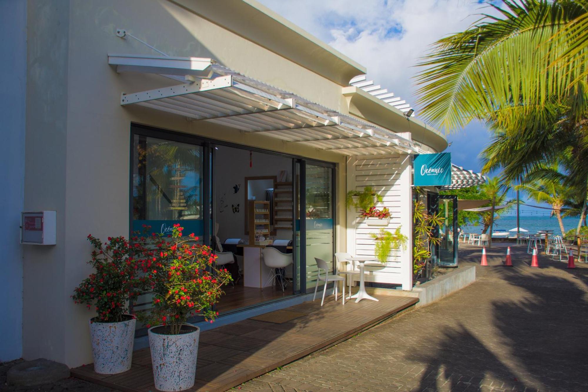 Azuri With Beach, Pools, Gym, Golf, Shops, Restaurants, Spa, Boat Activities, Tennis &paddle Court, Kids Corner Appartement Roches Noires