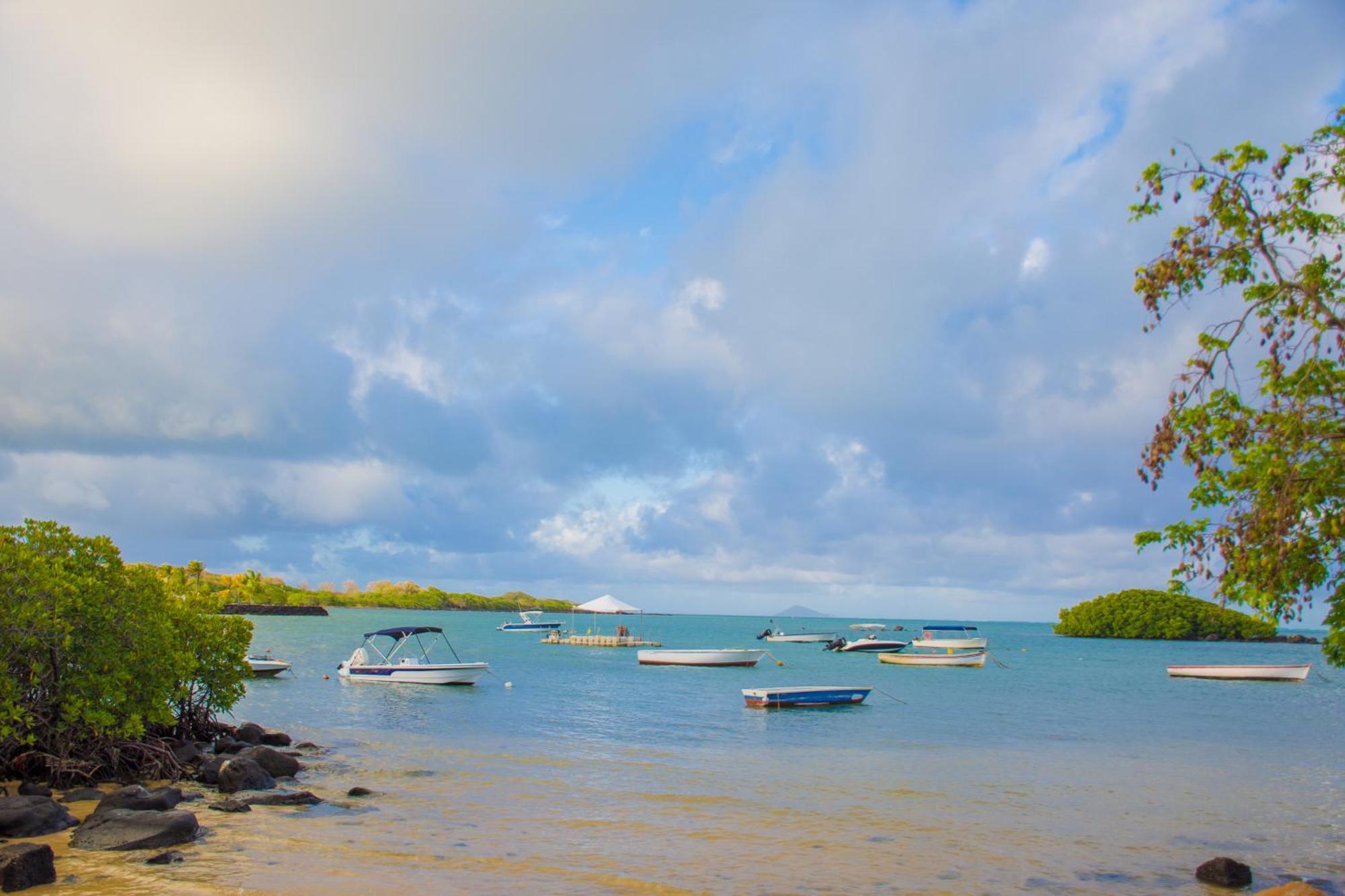 Azuri With Beach, Pools, Gym, Golf, Shops, Restaurants, Spa, Boat Activities, Tennis &paddle Court, Kids Corner *