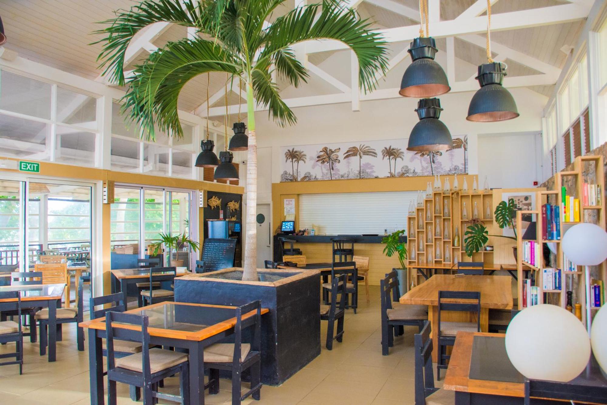 Azuri With Beach, Pools, Gym, Golf, Shops, Restaurants, Spa, Boat Activities, Tennis &paddle Court, Kids Corner Roches Noires