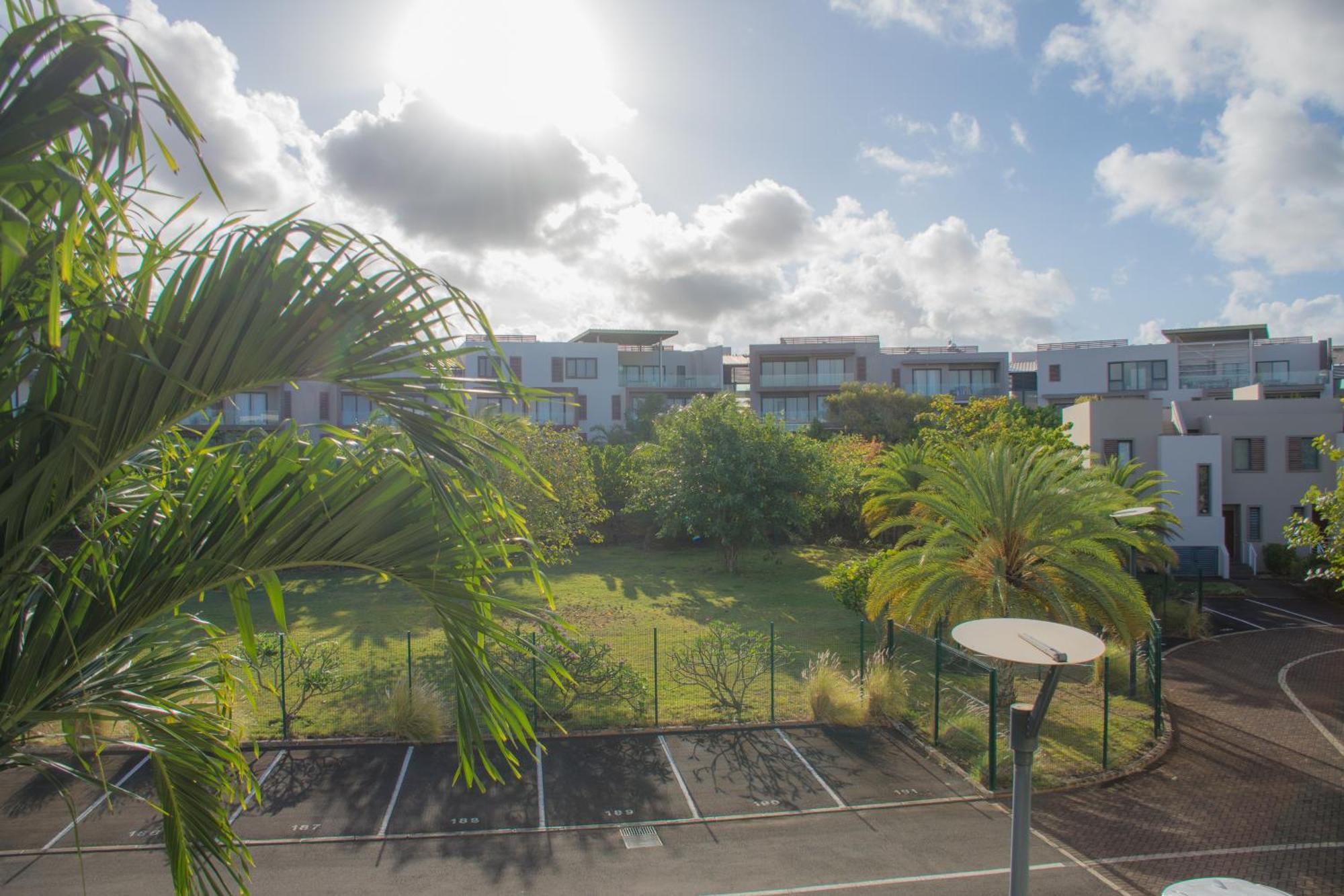 Azuri With Beach, Pools, Gym, Golf, Shops, Restaurants, Spa, Boat Activities, Tennis &paddle Court, Kids Corner *