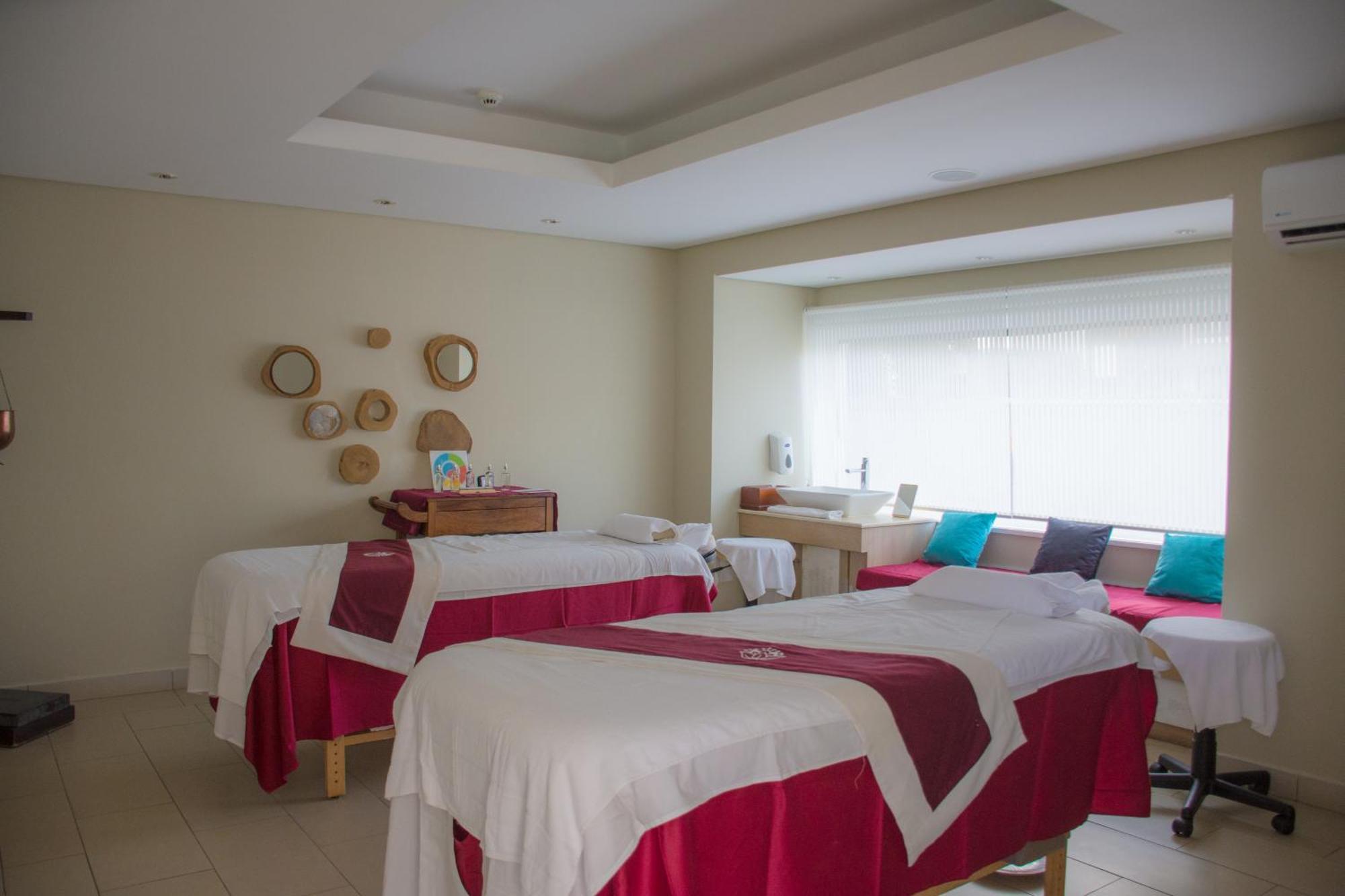 Azuri With Beach, Pools, Gym, Golf, Shops, Restaurants, Spa, Boat Activities, Tennis &paddle Court, Kids Corner *