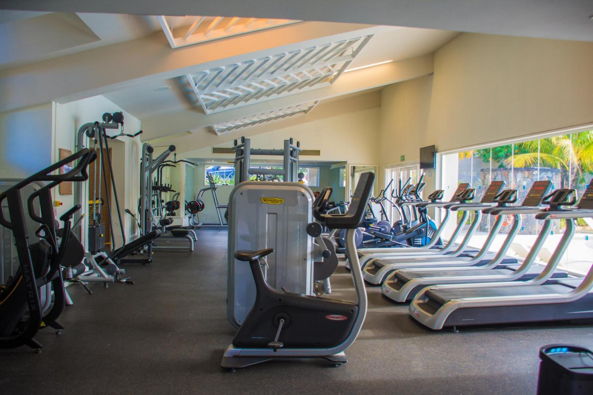 Azuri With Beach, Pools, Gym, Golf, Shops, Restaurants, Spa, Boat Activities, Tennis &paddle Court, Kids Corner