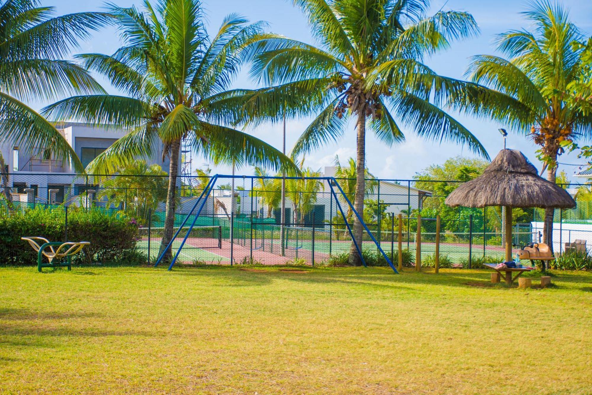Azuri With Beach, Pools, Gym, Golf, Shops, Restaurants, Spa, Boat Activities, Tennis &paddle Court, Kids Corner * Roches Noires