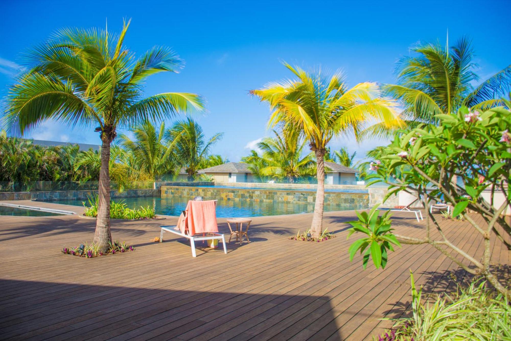 Azuri Apartment With Beach, Pools, Gym, Golf, Shops, Restaurants, Spa, Boat Activities, Tennis &Paddle Court, Kids Corner * Roches Noires